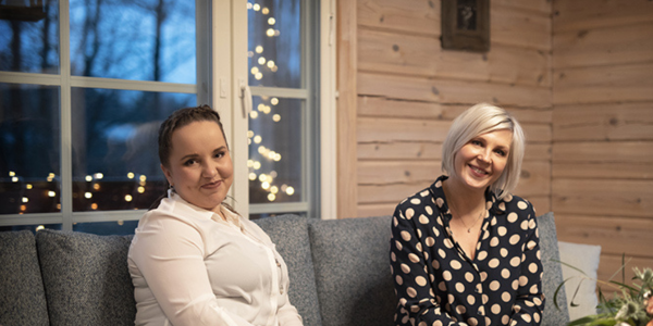 Vappu Pimiä sai raikkaan olohuoneen Salon mökilleen Isku Kodin kalusteilla