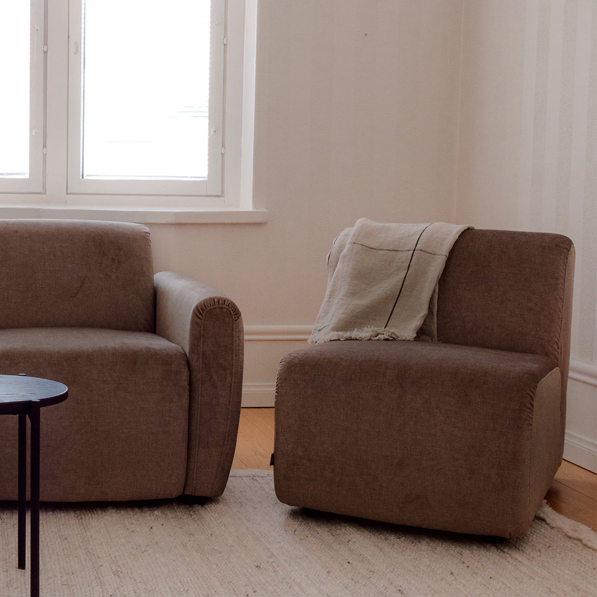 Ruskea nojatuoli - Isku Koti