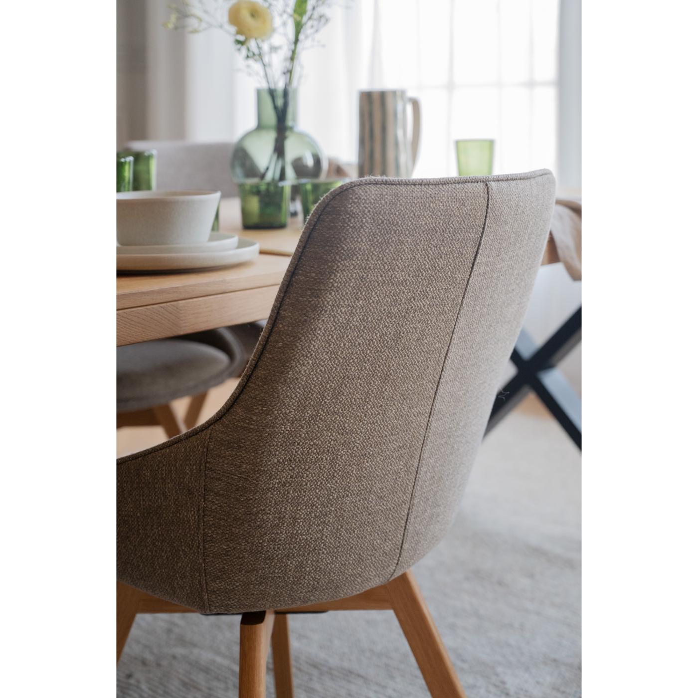 Alison tuoli lakattu tammijalka / tumma beige kangas