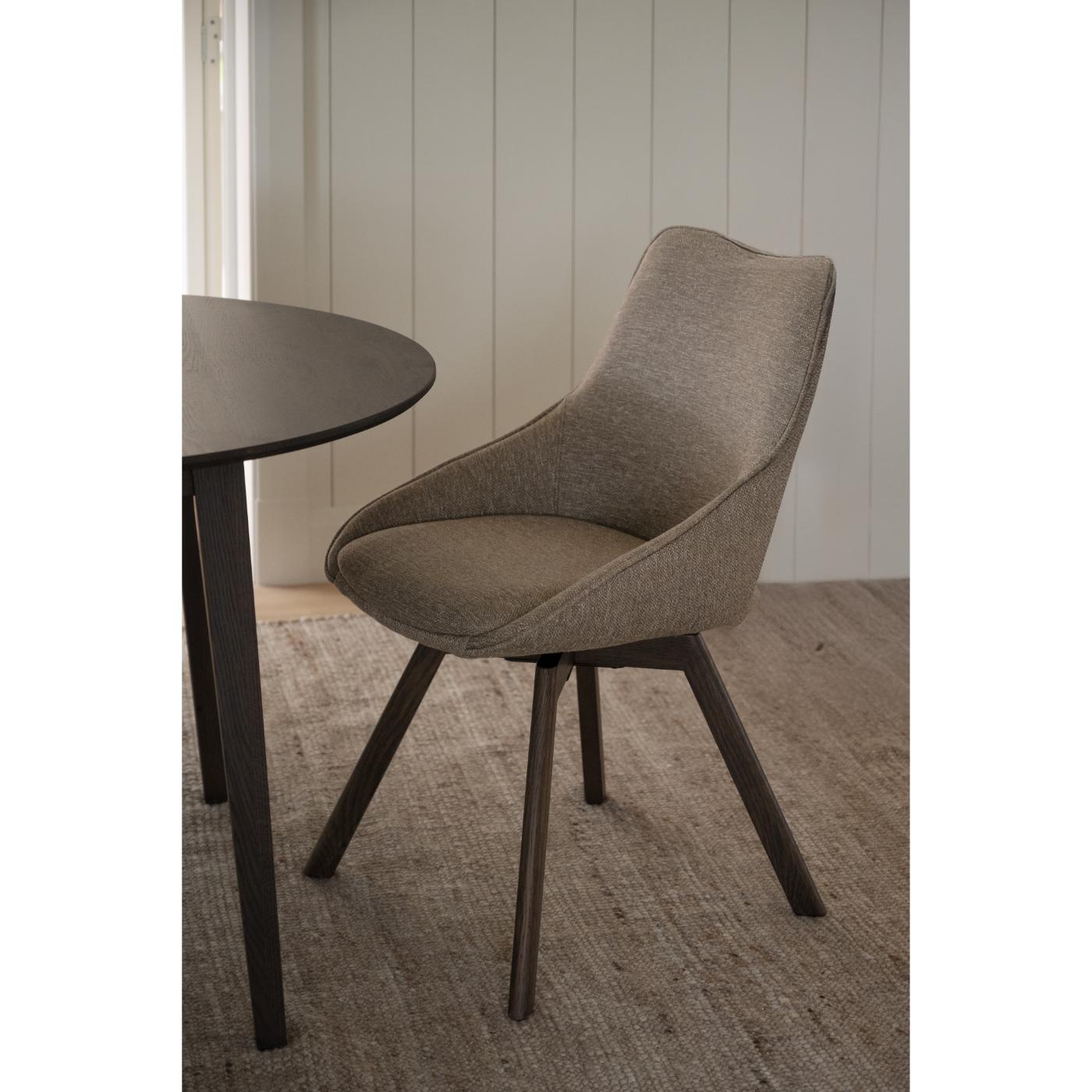 Alison tuoli ruskealakattu tammijalka / tumma beige kangas