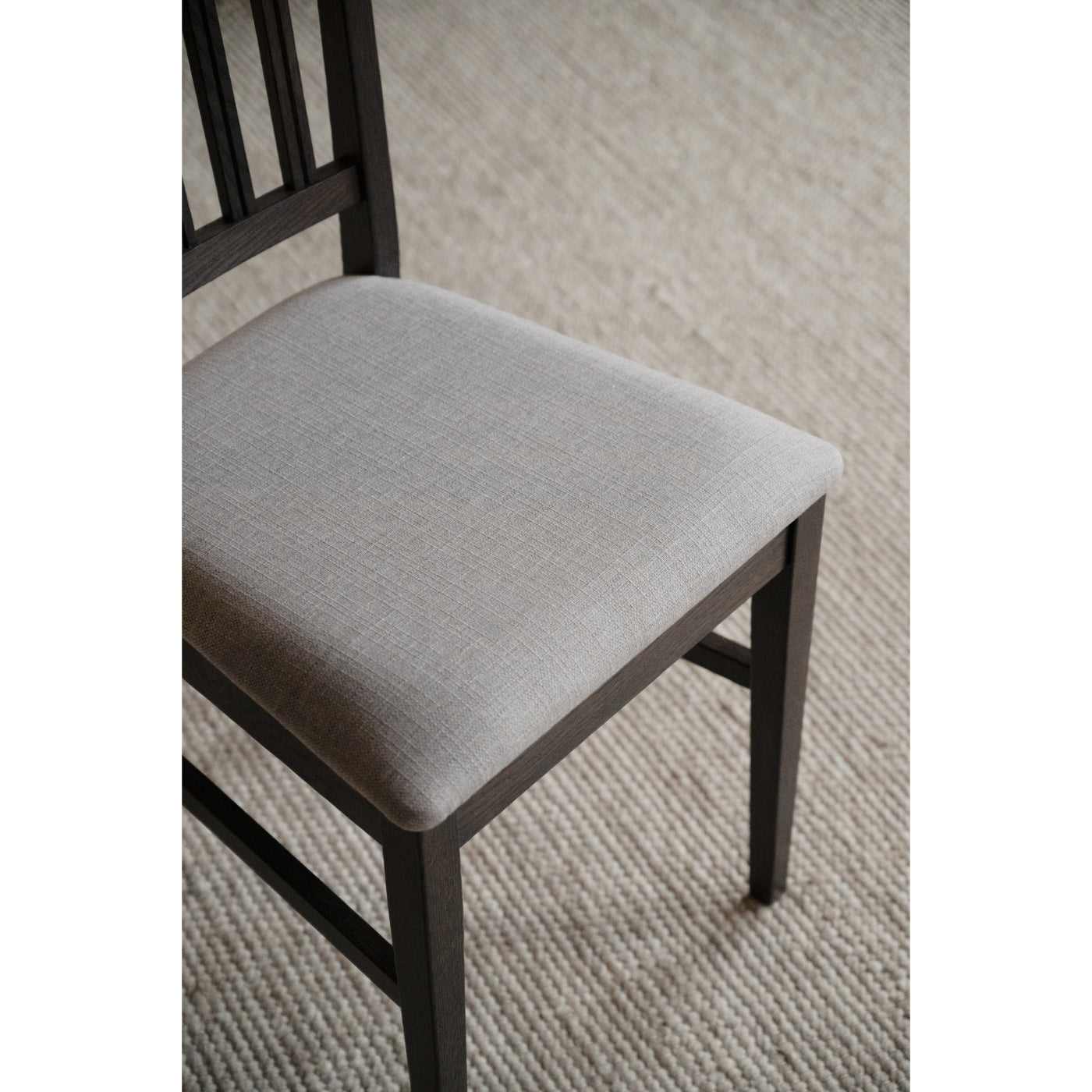 Filippa-tuoli, tummanruskea tammi / beige kangasistuin