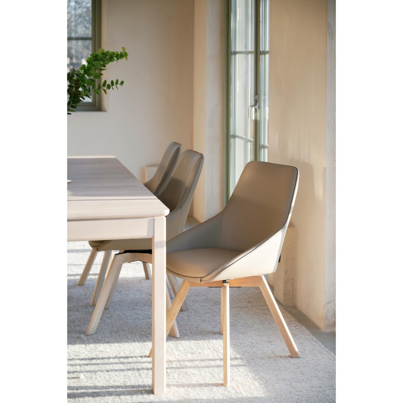 Alison tuoli valkolakattu tammijalka / beige nahka