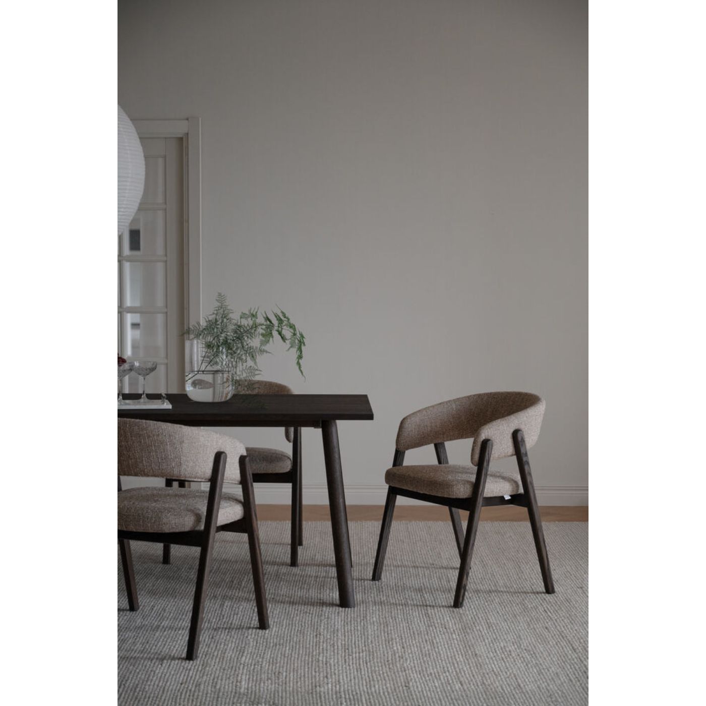 Barnaby-nojatuoli, tumma beige/ruskeat jalat