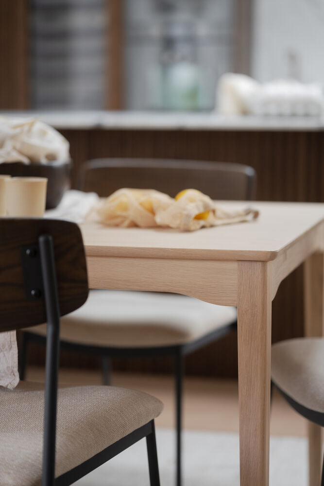 Markham ruokapöytä 180x90 cm valkopesty tammi