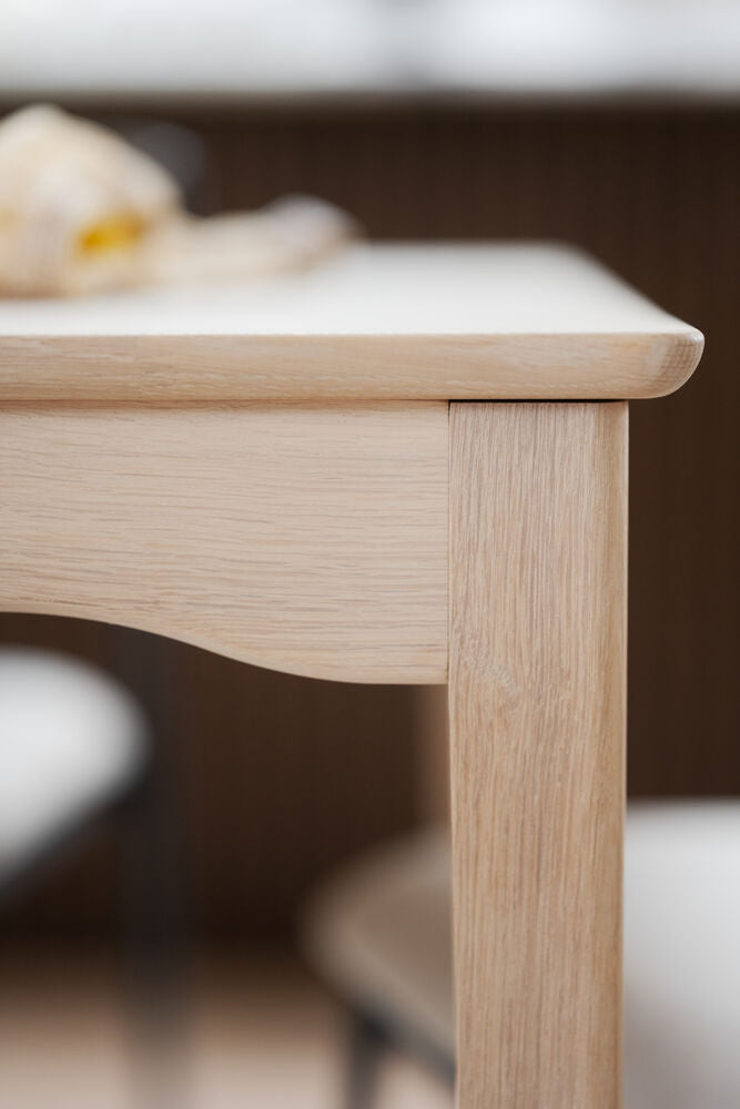 Markham ruokapöytä 180x90 cm valkopesty tammi