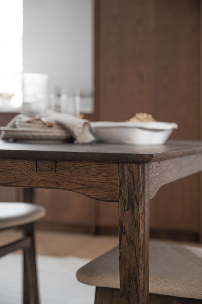 Markham ruokapöytä 140x90 cm ruskea tammi