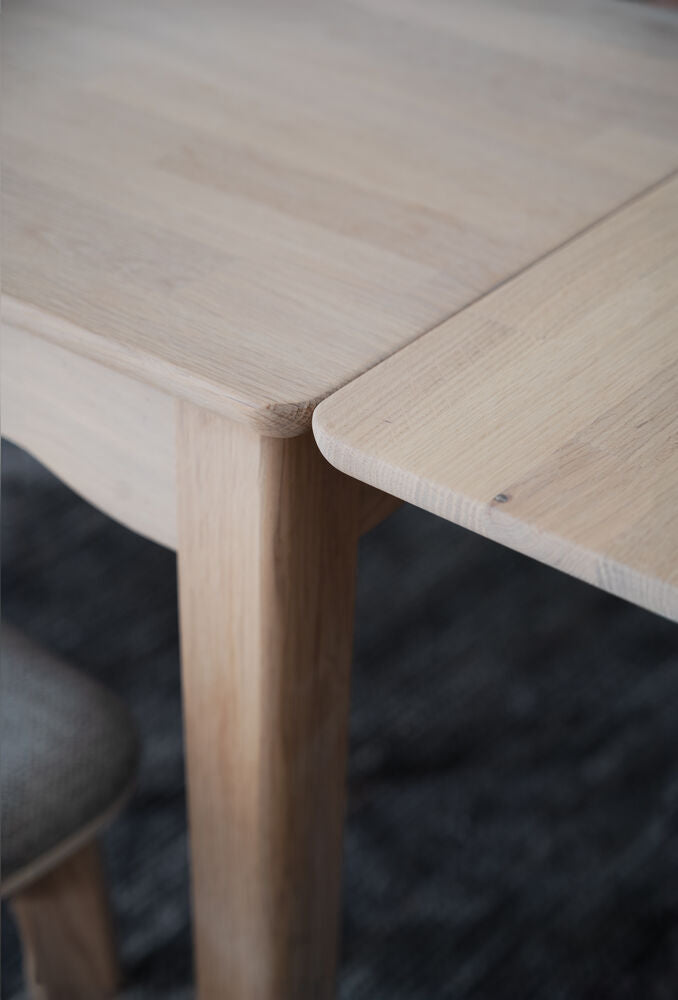 Markham ruokapöytä 140x90 cm valkopesty tammi