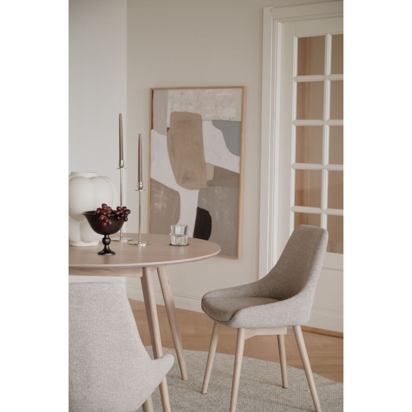 Denley-tuoli, vaalea beige kangas/valkopestyt tammijalat