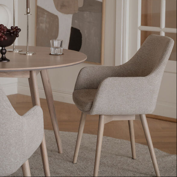 Denley-nojatuoli, vaalea beige kangas/valkopestyt tammijalat