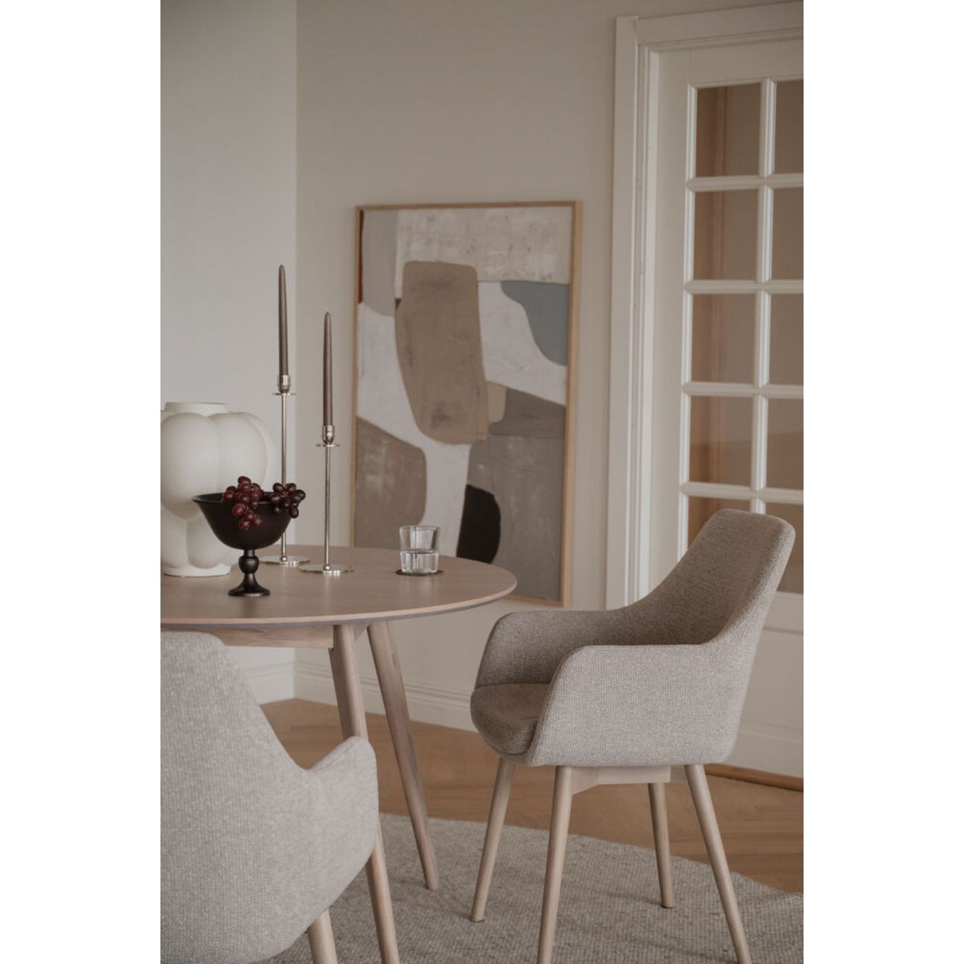 Denley-nojatuoli, vaalea beige kangas/valkopestyt tammijalat