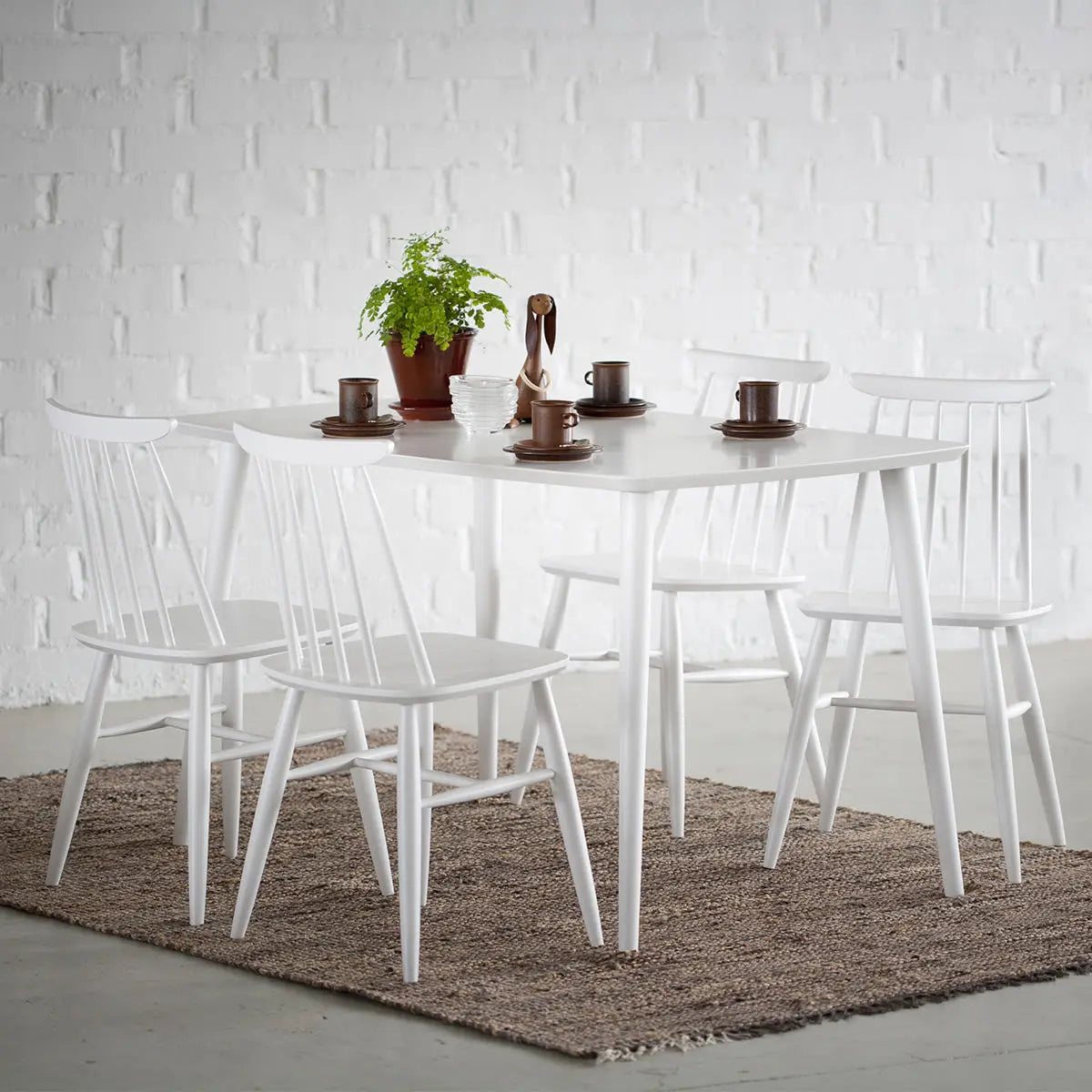 Aino pinnatuoli musta