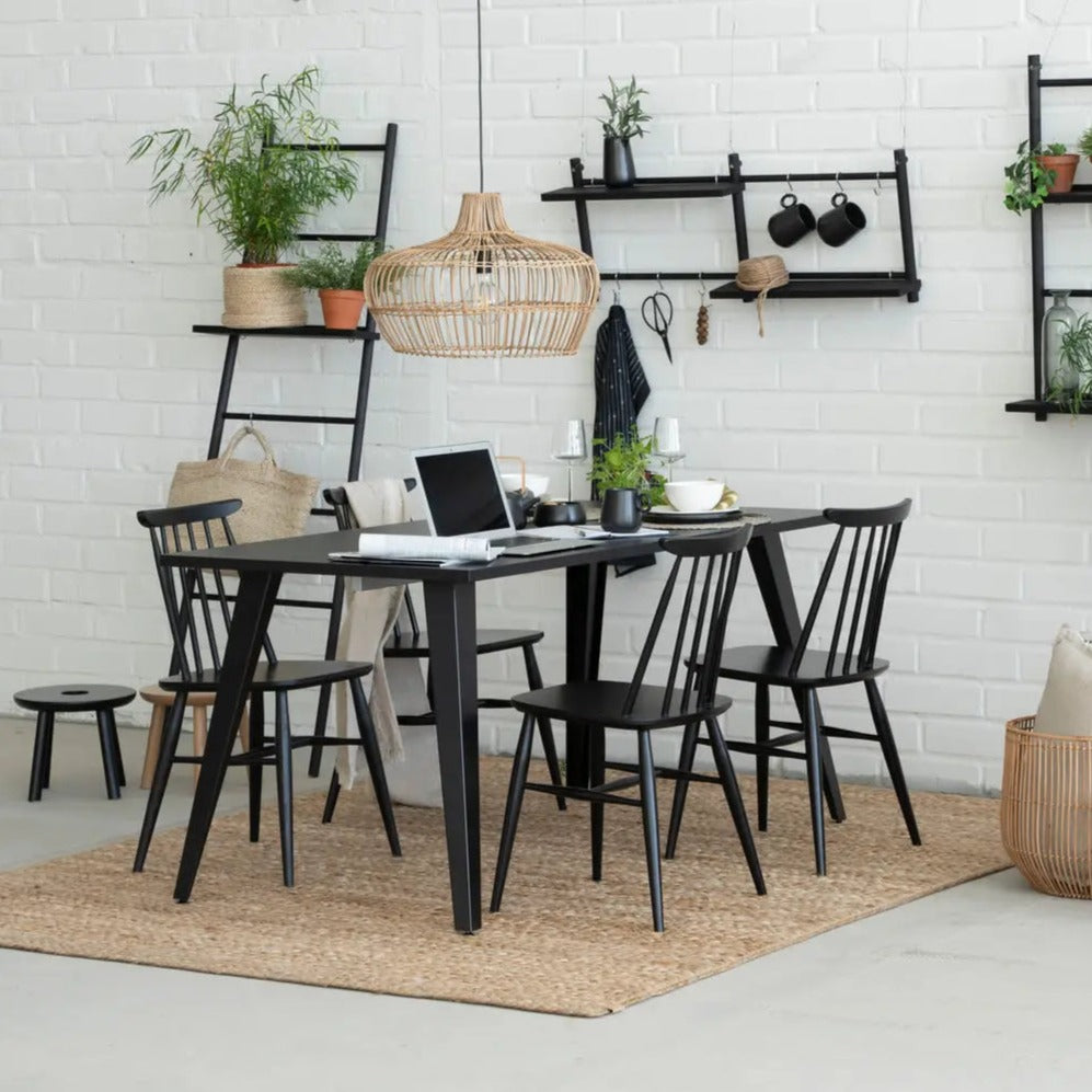 Aino pinnatuoli musta