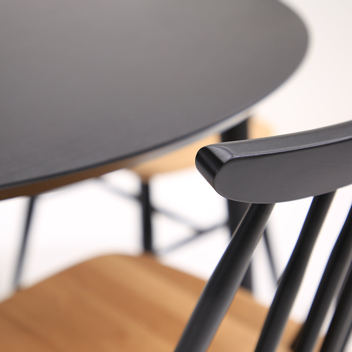 Aino pinnatuoli musta/tammi