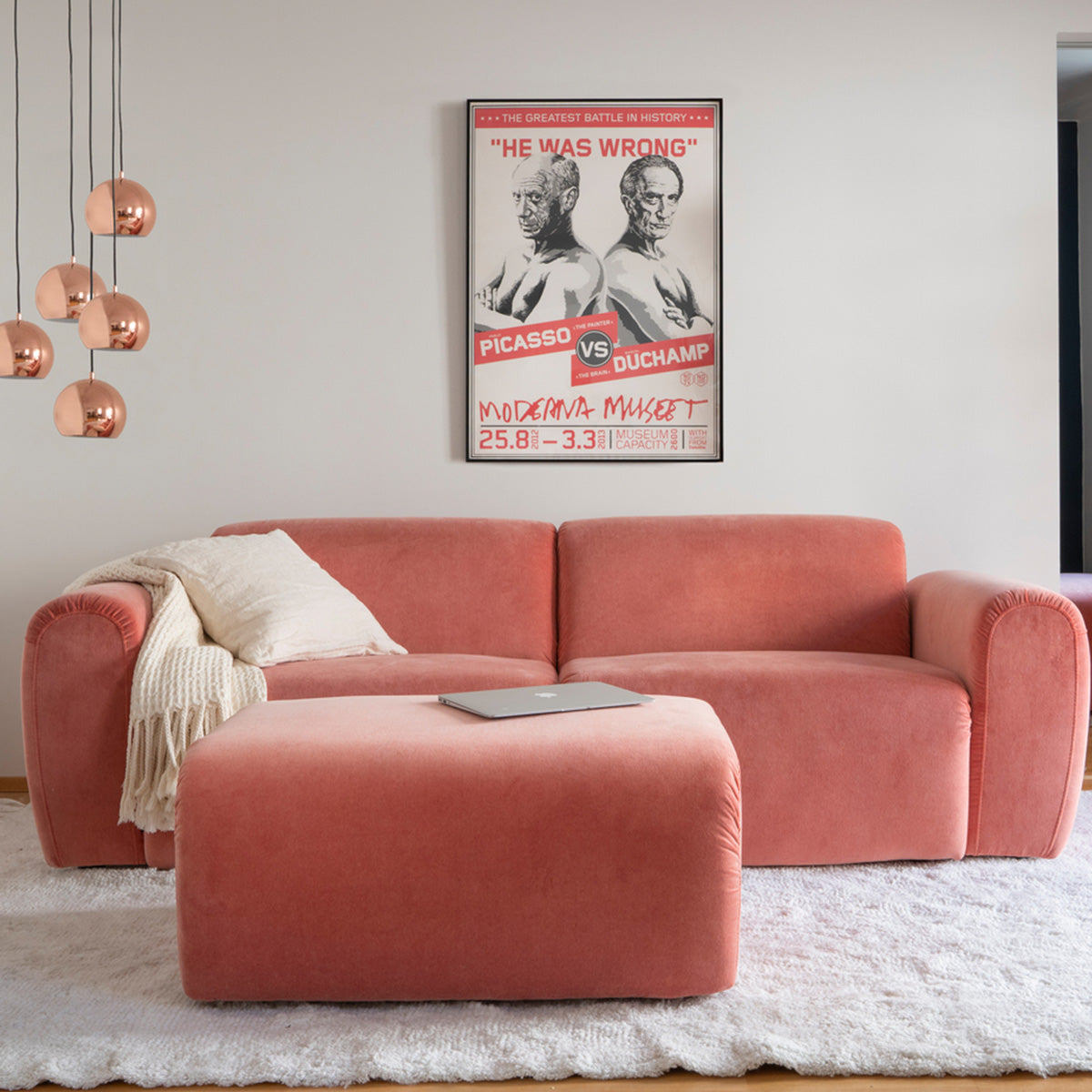 Babe 3h-sohva leveillä käsinojilla isku