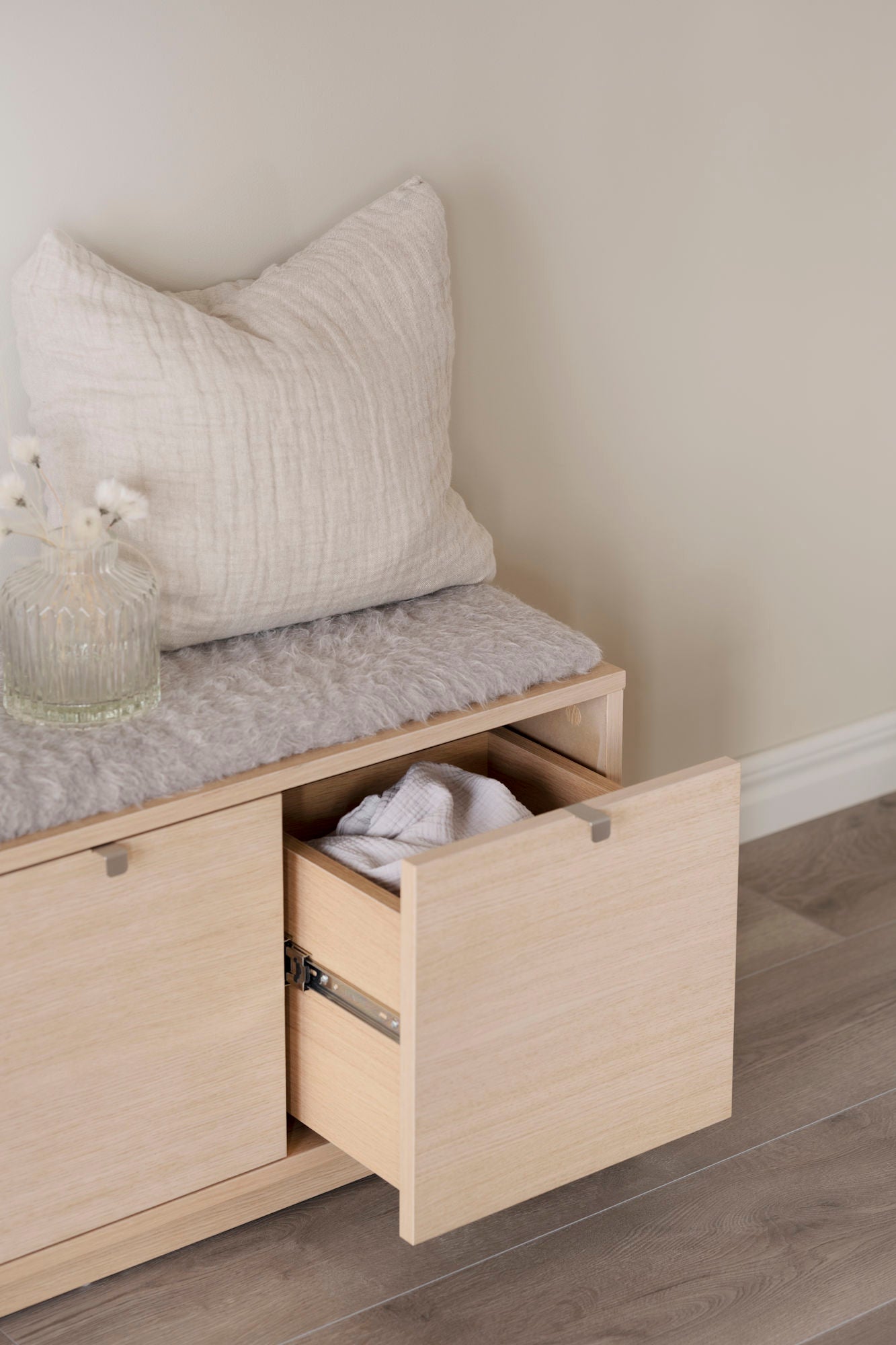 Confetti penkki 3 laatikolla, harmaa kangas 