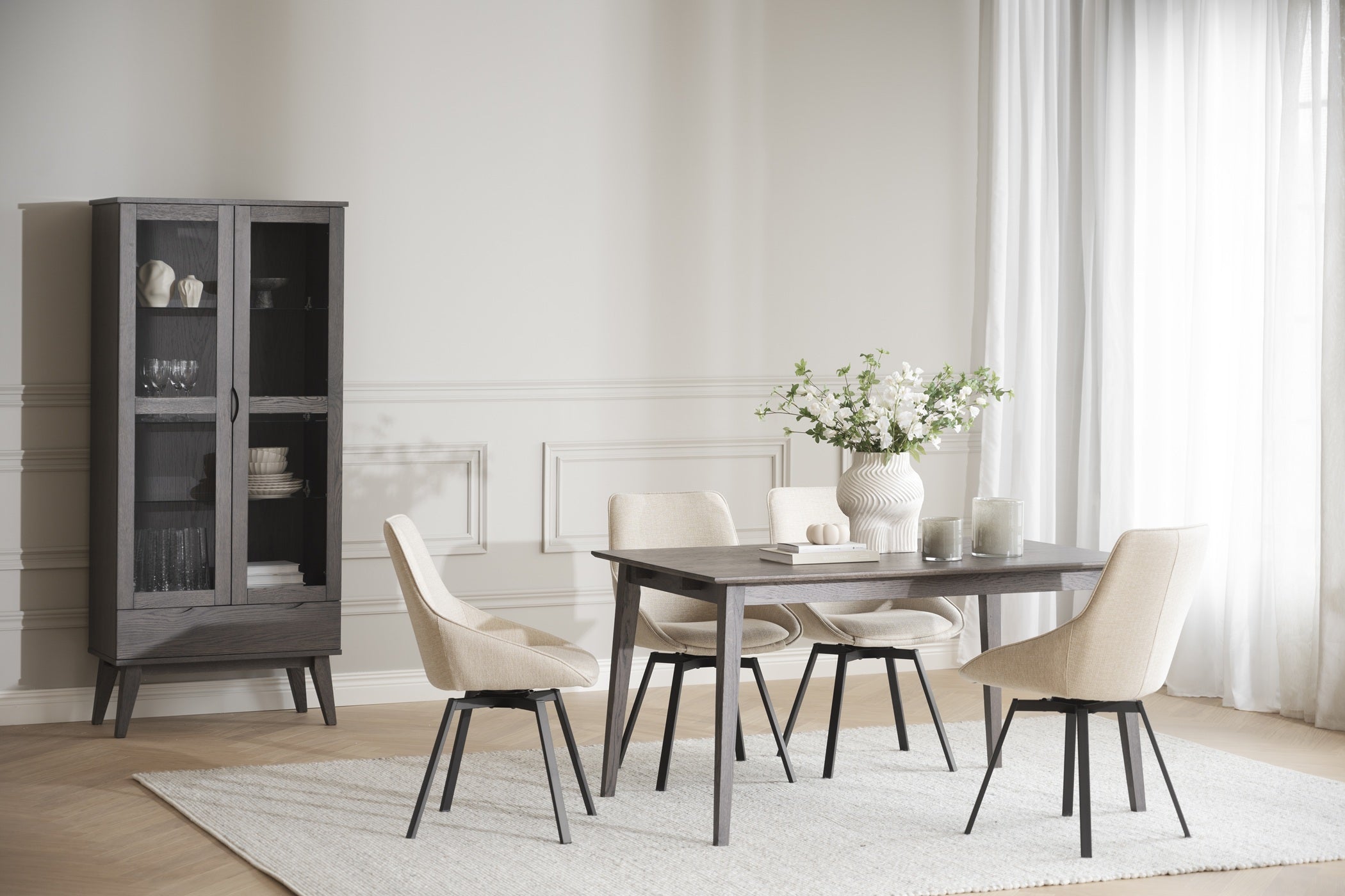 Filippa ruokapöytä 140x90 cm, tummanruskea lakattu tammi