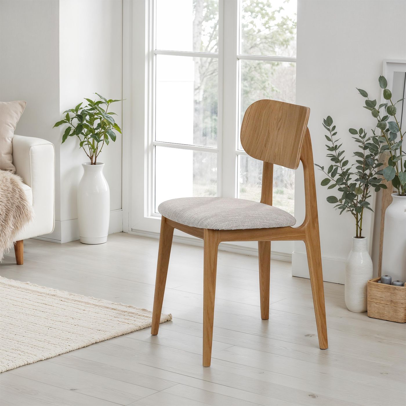 Kaari tuoli lakattu tammi, Altamura 130 vaaleanharmaa-kangas