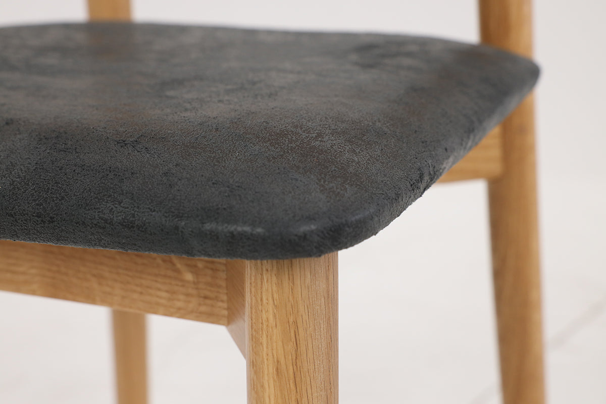 Luoto tuoli lakattu tammi, musta Nubuck-kangas