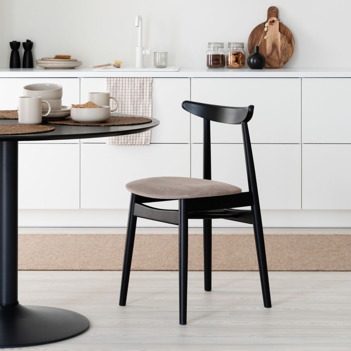 Curve tuoli musta/beige