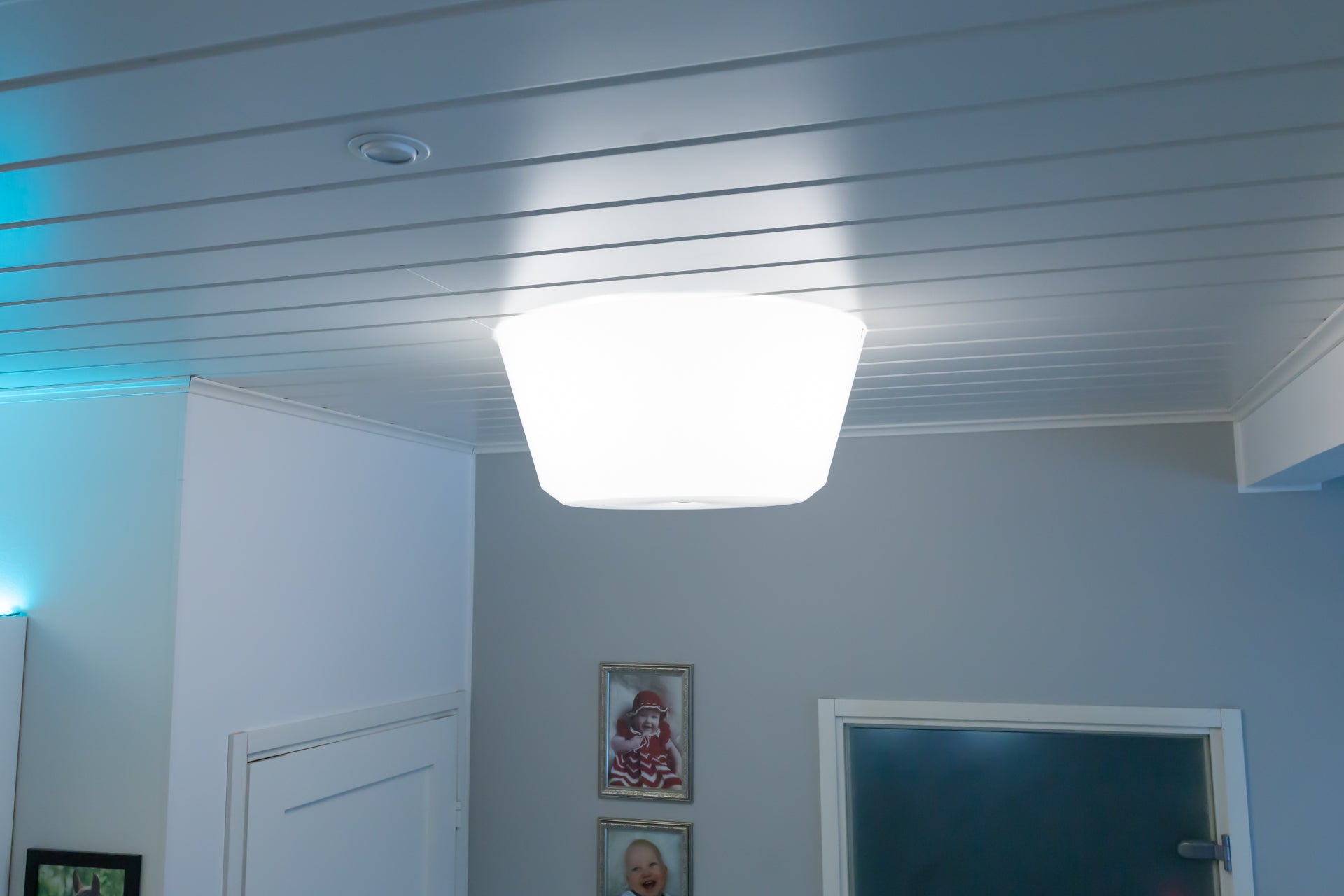 Juho kattovalaisin Ø 58 cm opaalinvalkea